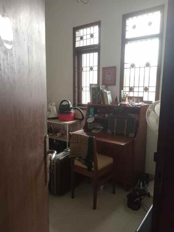 dijual di bawah njop rumah di ostana kawaluyaan