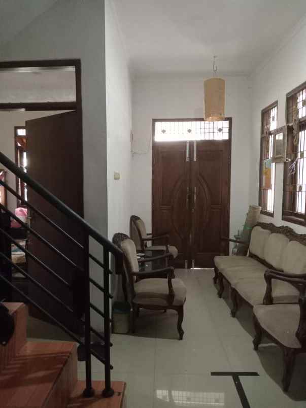 dijual di bawah njop rumah di ostana kawaluyaan