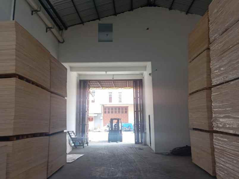 dijual gudang cemara cahaya mas