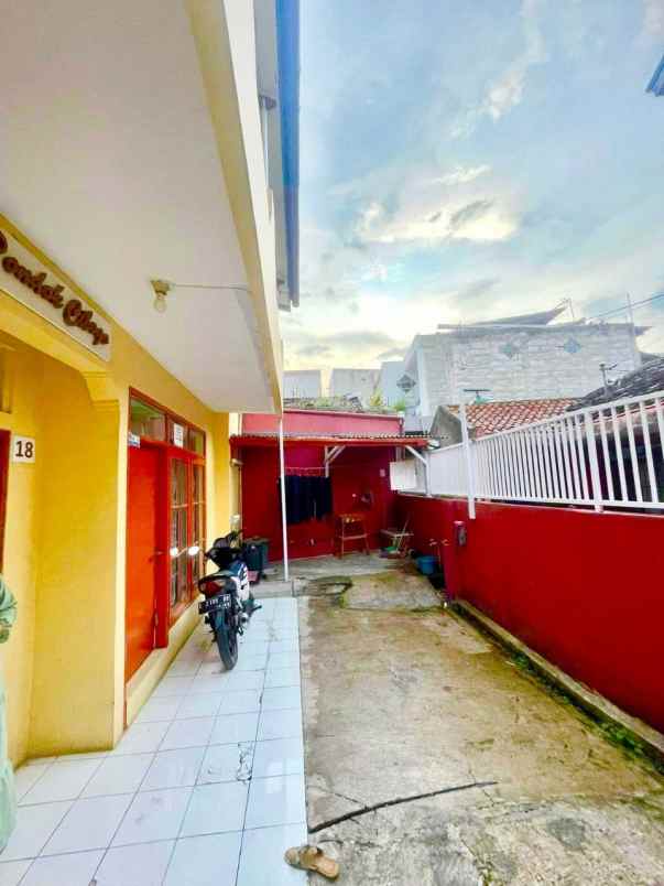 dijual kost jl surya sumantri gg xxxx