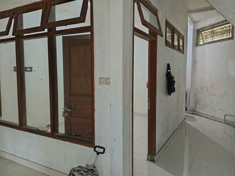 dijual murah rumah pinggir jalan