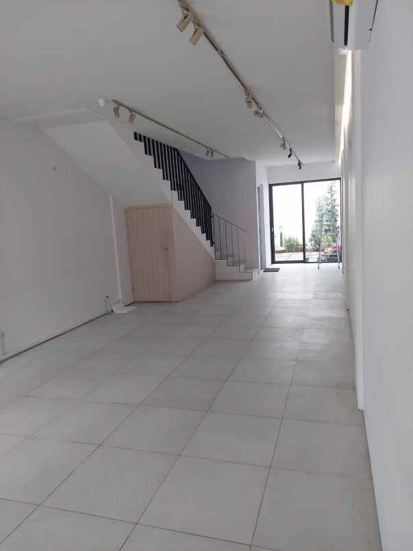 dijual ruko gudang kantor jalan dian istana