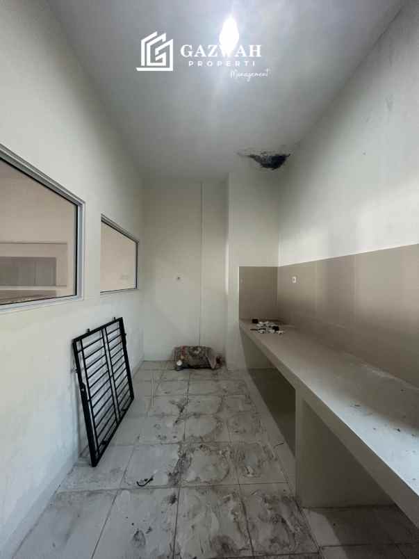 dijual ruko lokasi strategis sangat cocok untuk usaha