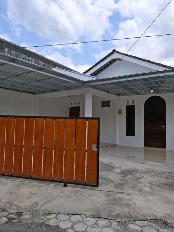 dijual rumah 0 5 km ke ringroad