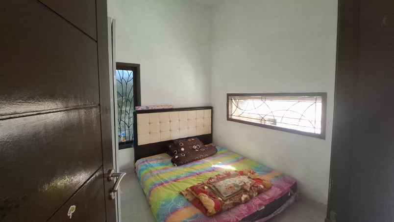 dijual rumah 2 lantai di desa klompangan ajung jember