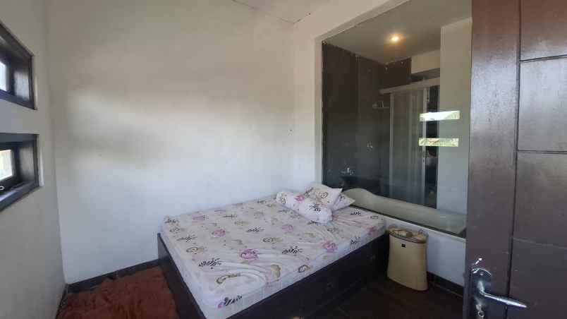 dijual rumah 2 lantai di desa klompangan ajung jember