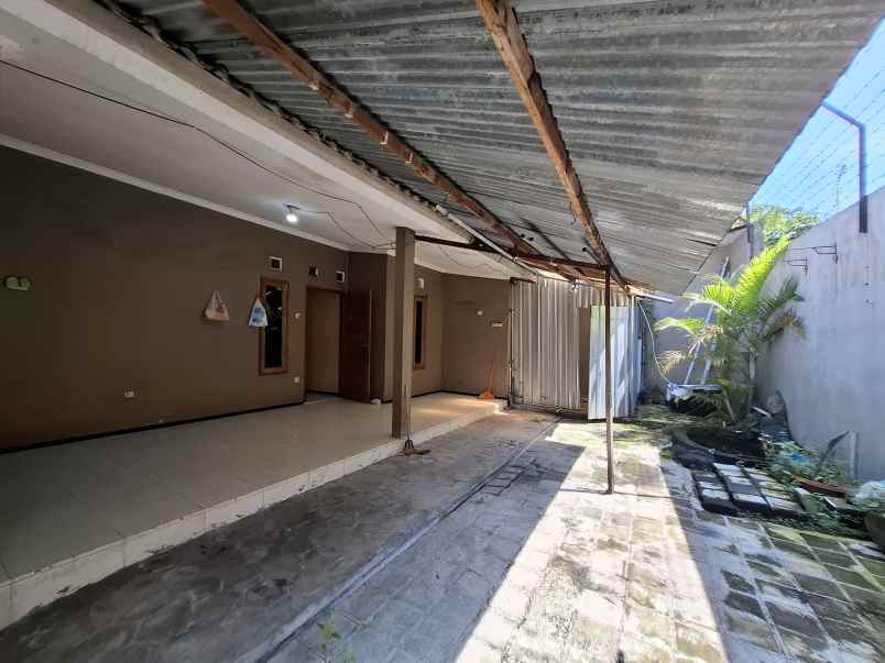 dijual rumah 300 meter jl tajem