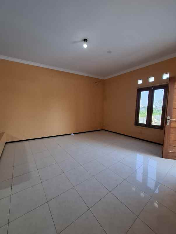 dijual rumah 300 meter jl tajem