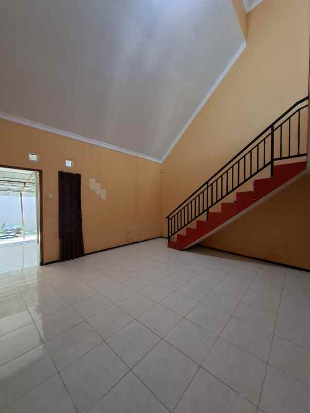 dijual rumah 300 meter jl tajem