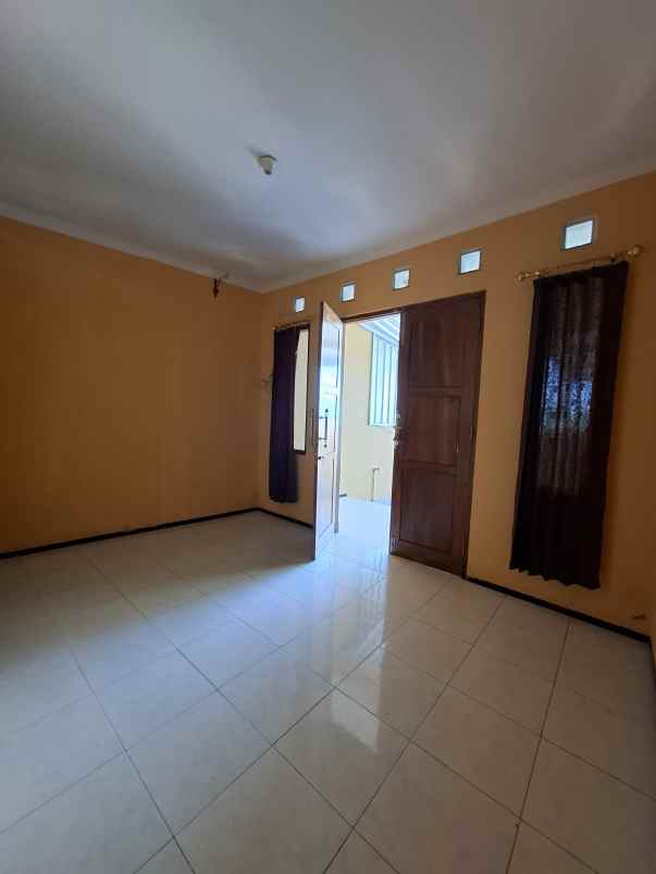 dijual rumah 300 meter jl tajem