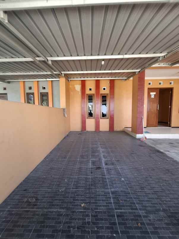 dijual rumah 300 meter jl tajem