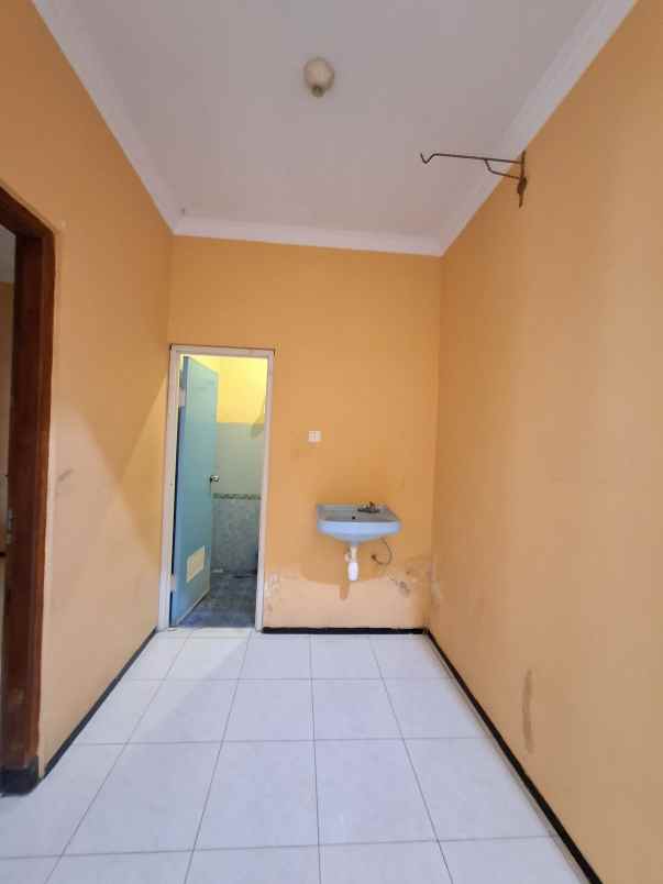 dijual rumah 300 meter jl tajem