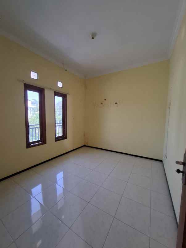dijual rumah 300 meter jl tajem