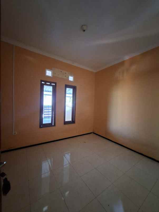 dijual rumah 300 meter jl tajem