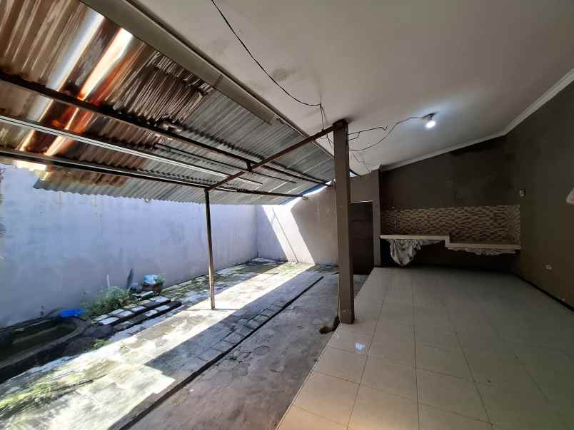 dijual rumah 300 meter jl tajem
