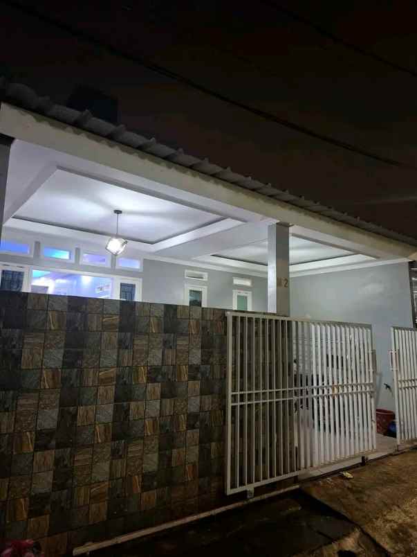 dijual rumah 580 juta di serua indah ciputat