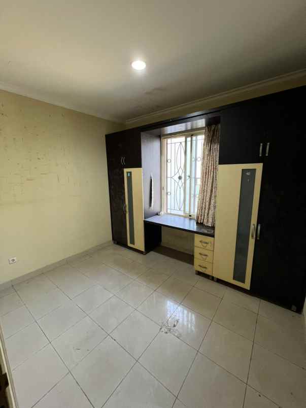 dijual rumah akasia bgm pik semi furnish 2 lantai