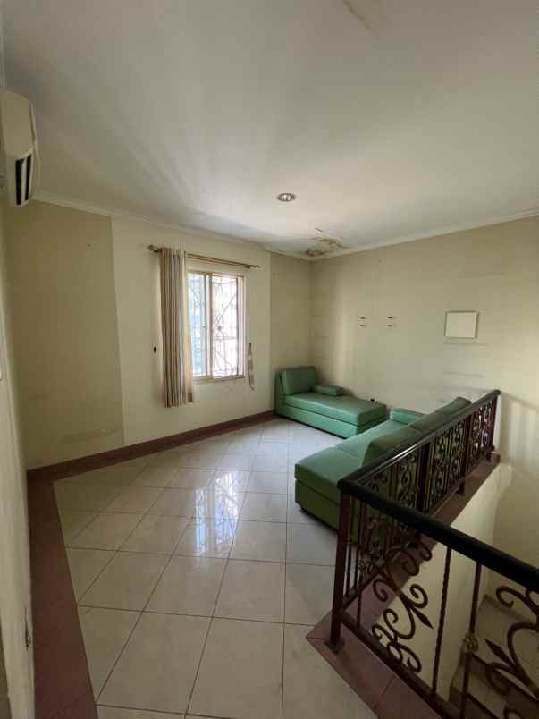 dijual rumah akasia bgm pik semi furnish 2 lantai