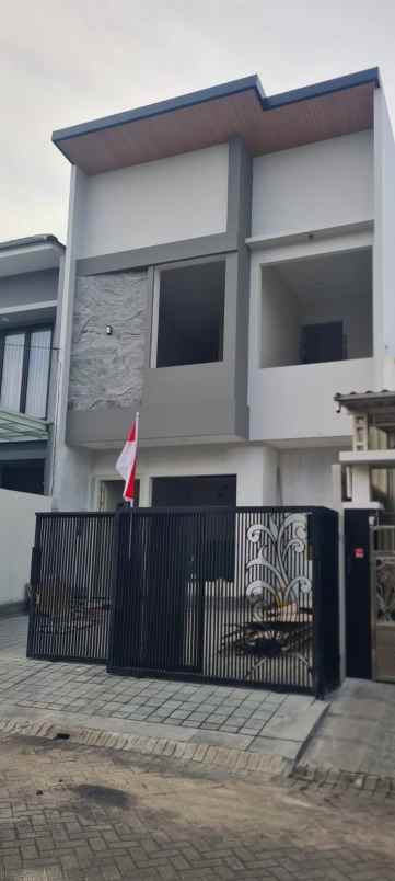 dijual rumah araya