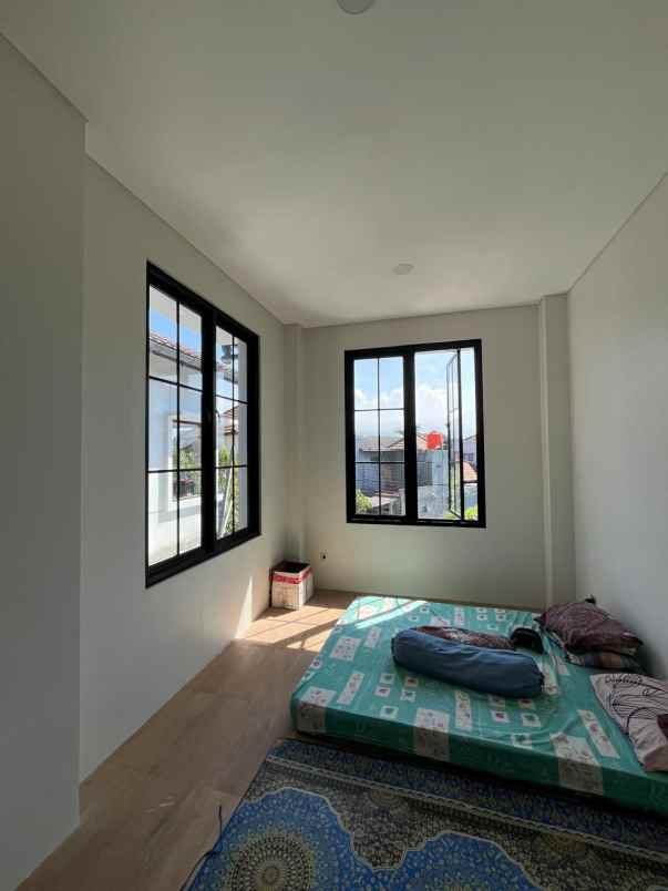 dijual rumah arcamanik