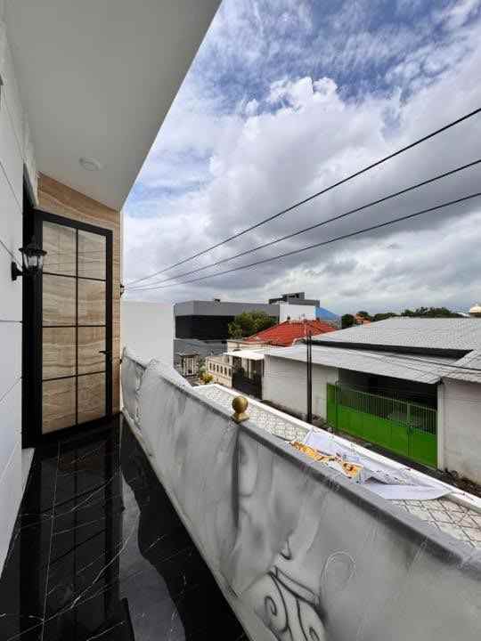 dijual rumah babatan pantai