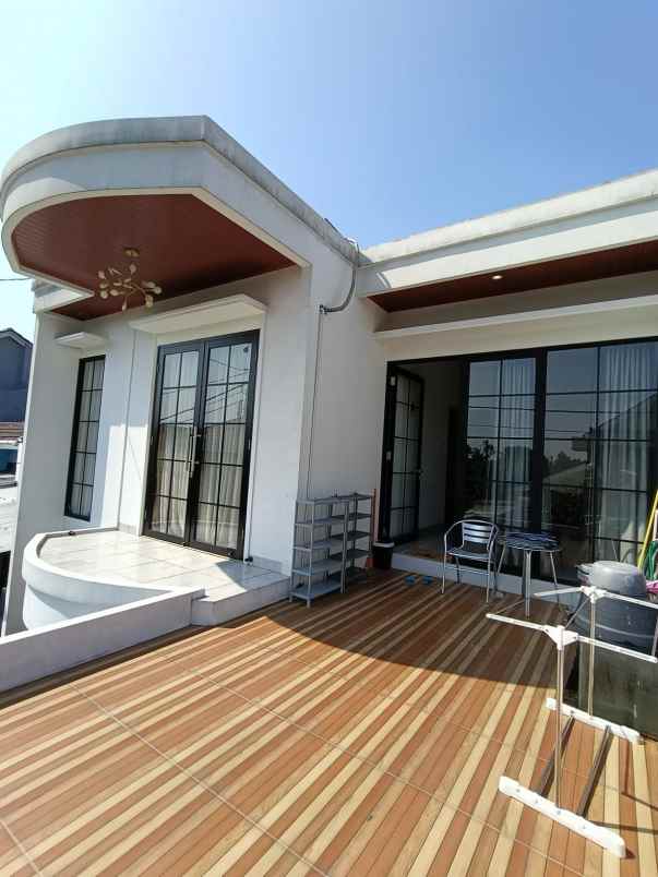 dijual rumah bagus dan modern lokasi ciputat jombang