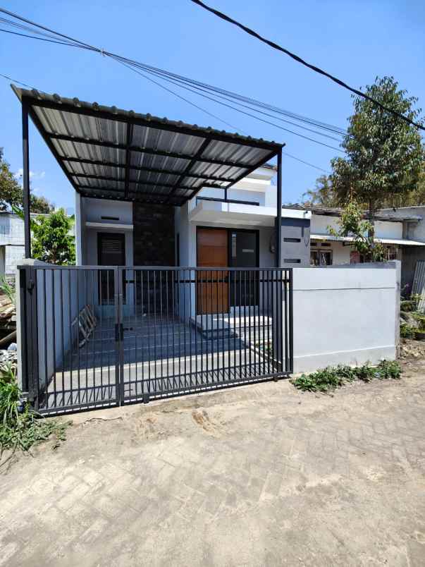 dijual rumah baru siap huni lokasi tlekung batu malang
