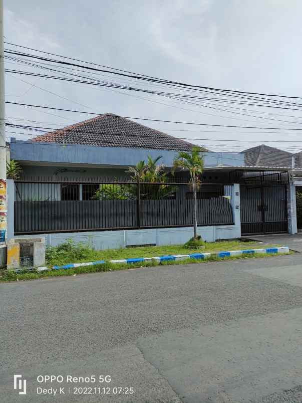 dijual rumah bendul merisi selatan