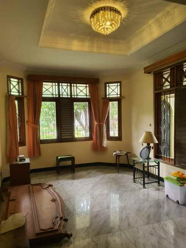 dijual rumah besar tanah luas di ciracas jakarta timur