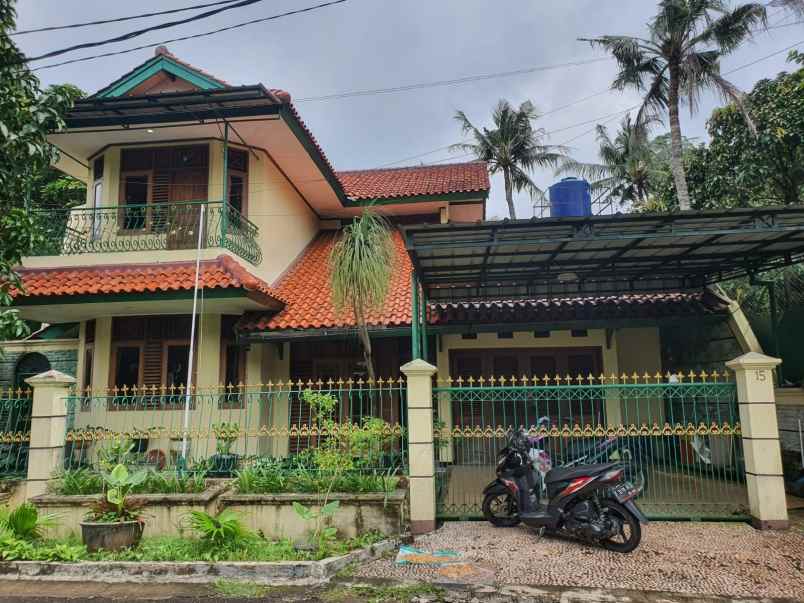 dijual rumah besar tanah luas di ciracas jakarta timur