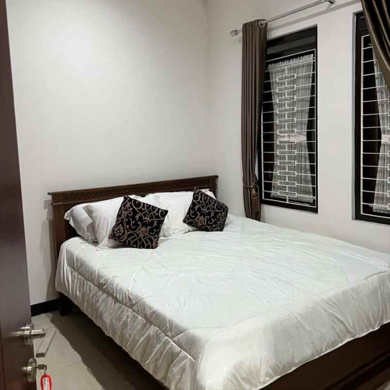 dijual rumah buah batu regency