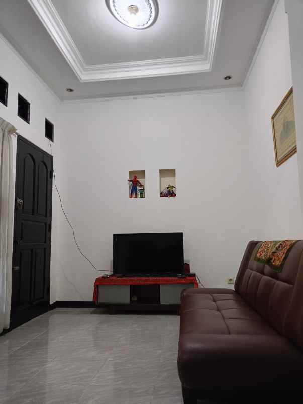 dijual rumah cilodong