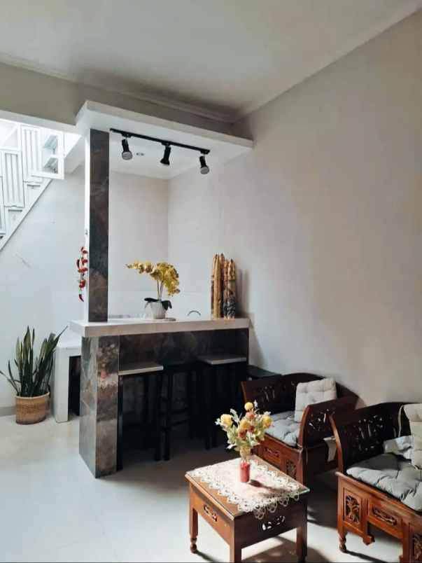 dijual rumah cipageran