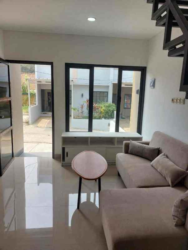 dijual rumah cipayung