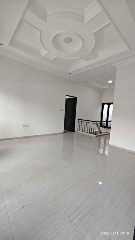 dijual rumah citraland lakarsantri