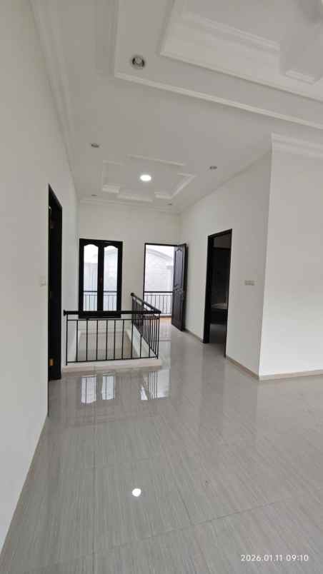 dijual rumah citraland lakarsantri