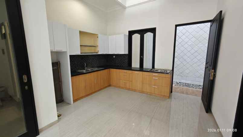 dijual rumah citraland lakarsantri
