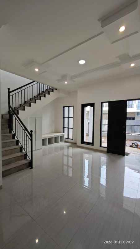 dijual rumah citraland lakarsantri