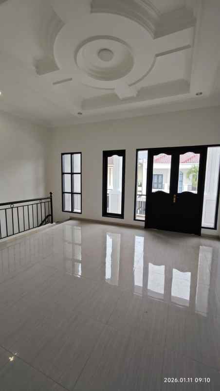 dijual rumah citraland lakarsantri