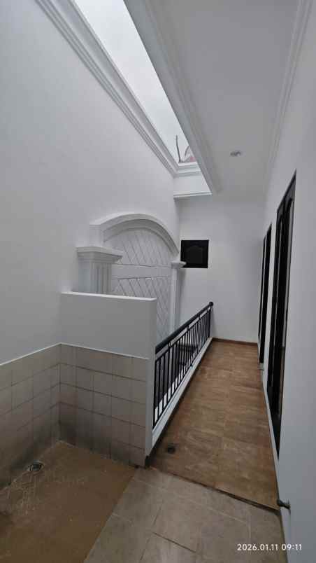 dijual rumah citraland lakarsantri