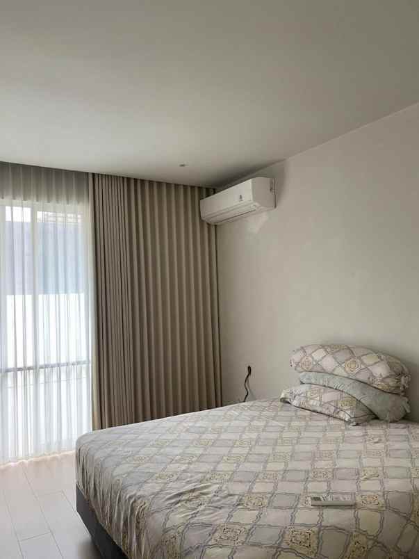 dijual rumah citraland surabaya barat