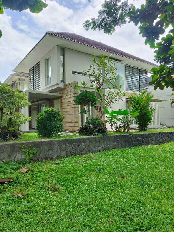 dijual rumah citraland surabaya barat