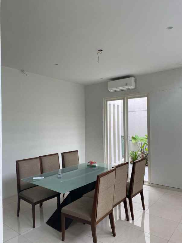 dijual rumah citraland surabaya barat