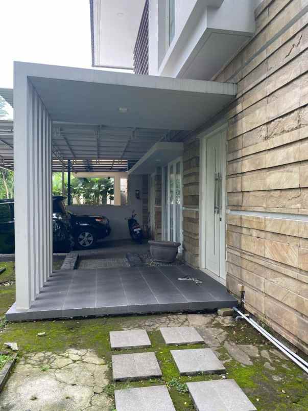 dijual rumah citraland surabaya barat
