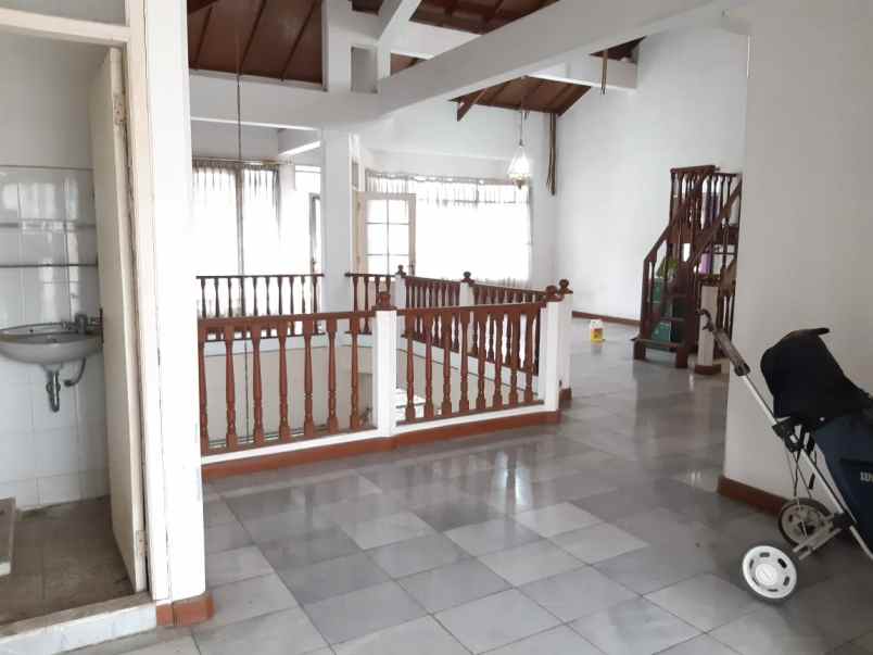 dijual rumah ciumbuleuit cidadap kodya