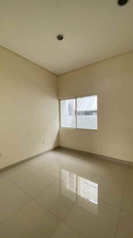 dijual rumah cluster amerika 4x15 green lake city