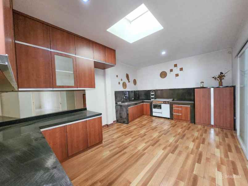 dijual rumah cluster bellevue kota