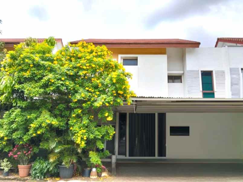 dijual rumah cluster lantana jgc