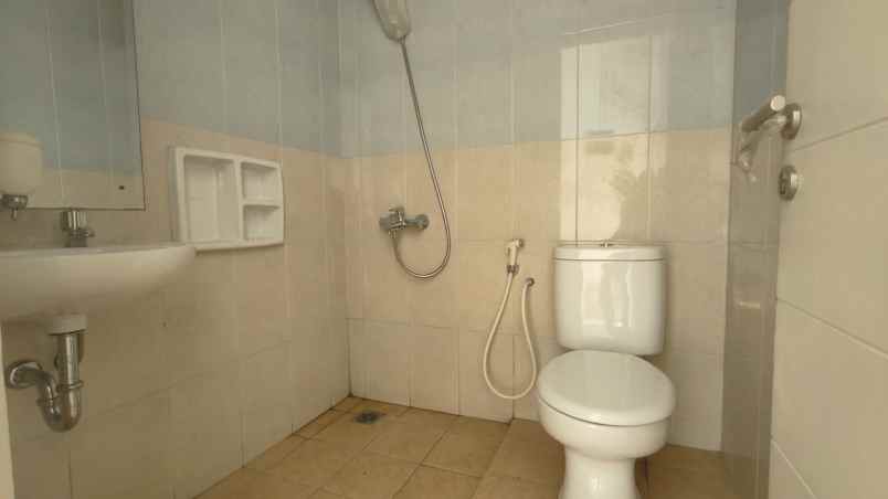 dijual rumah cluster lavesh kota