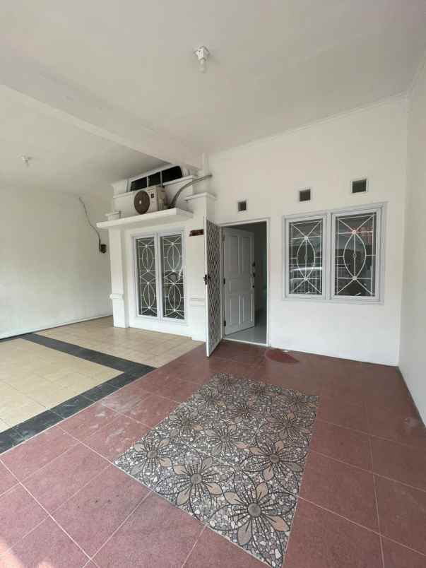 dijual rumah cluster taman sari harapan